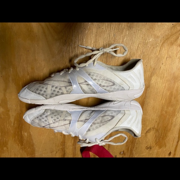 Nfinity Cheerleading sneakers - Picture 3 of 6